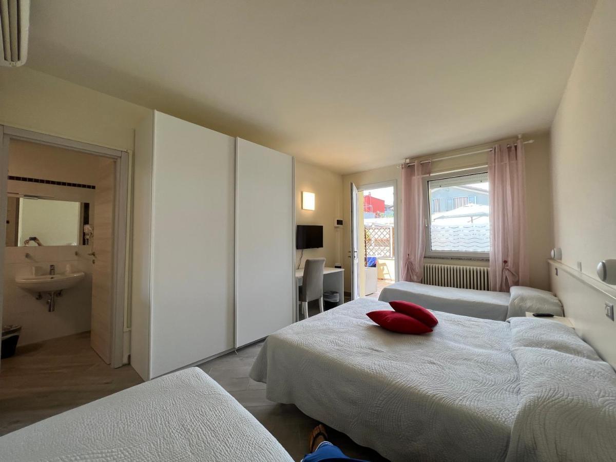 Hotel Locanda Rosy Католика Екстериор снимка