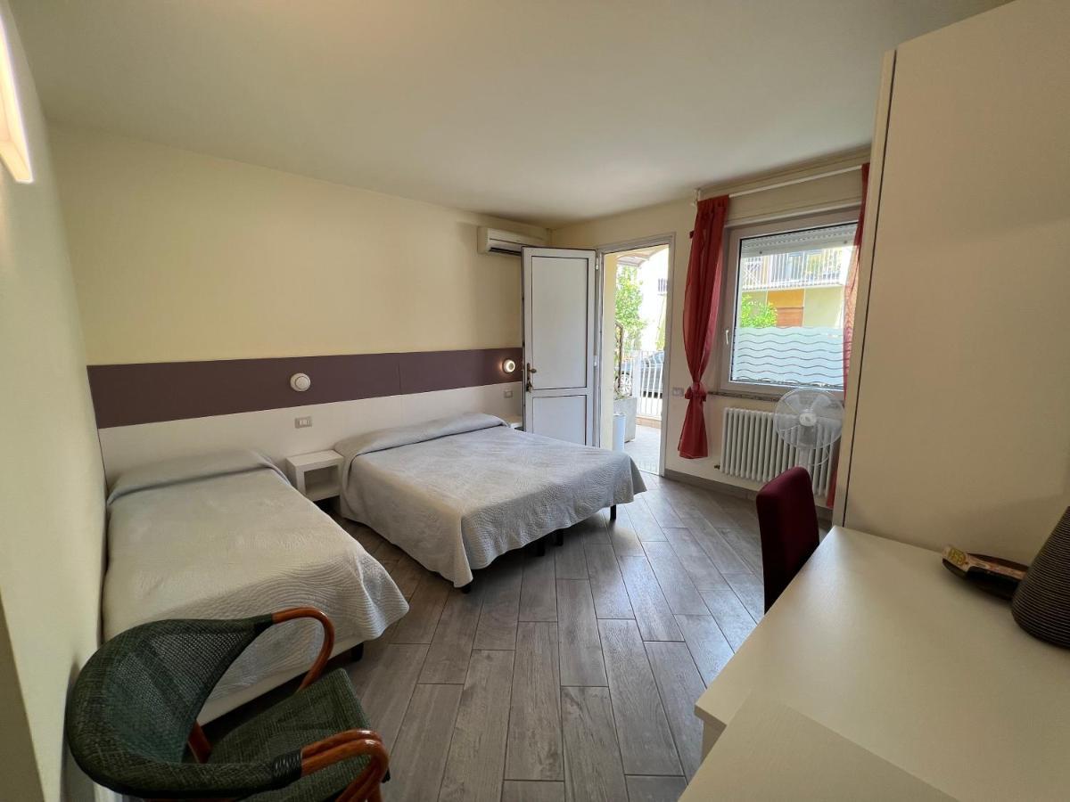 Hotel Locanda Rosy Католика Екстериор снимка