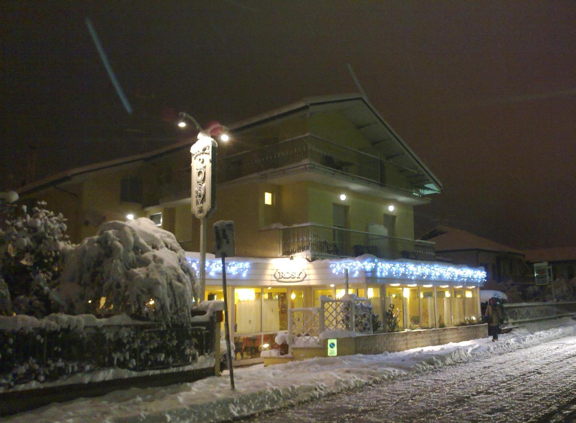 Hotel Locanda Rosy Католика Екстериор снимка