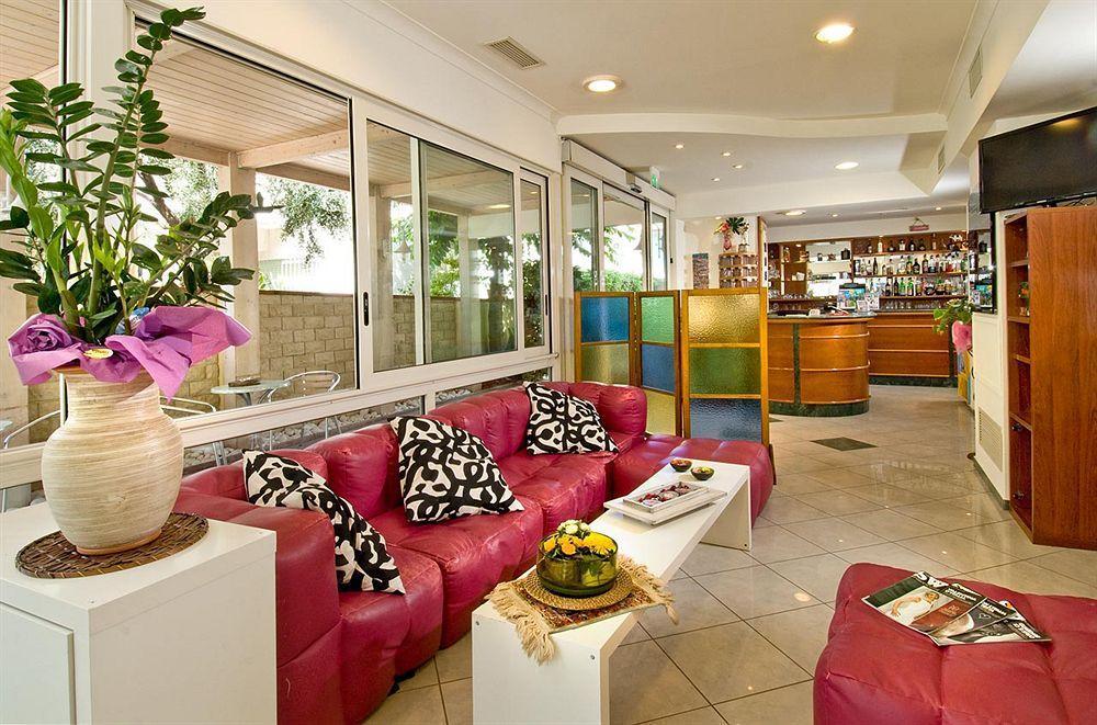 Hotel Locanda Rosy Католика Екстериор снимка