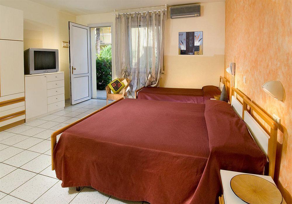 Hotel Locanda Rosy Католика Екстериор снимка