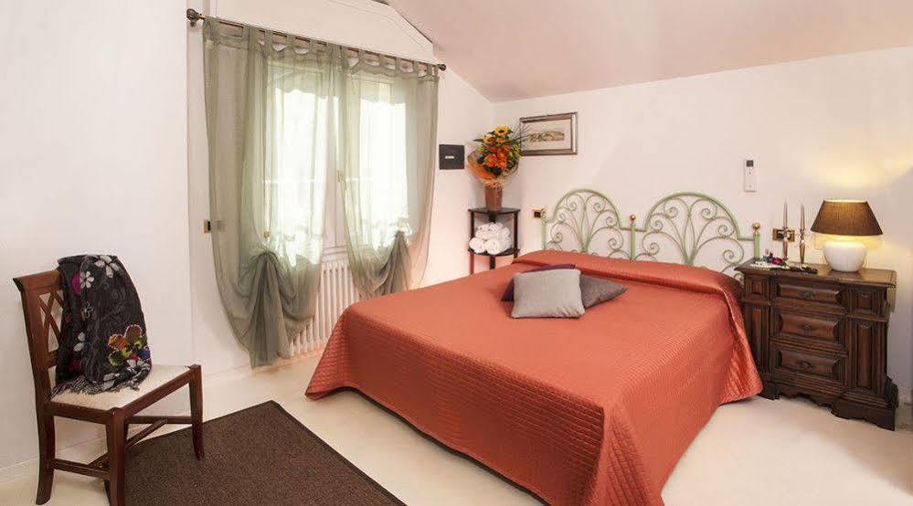 Hotel Locanda Rosy Католика Екстериор снимка